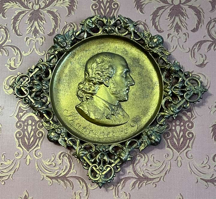 Барельєф Шекспіра